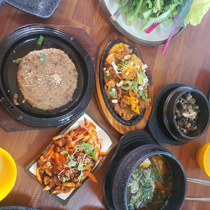 옹기골만찬 쌈밥 - 일동면 쌈밥 | 뽈레 Polle