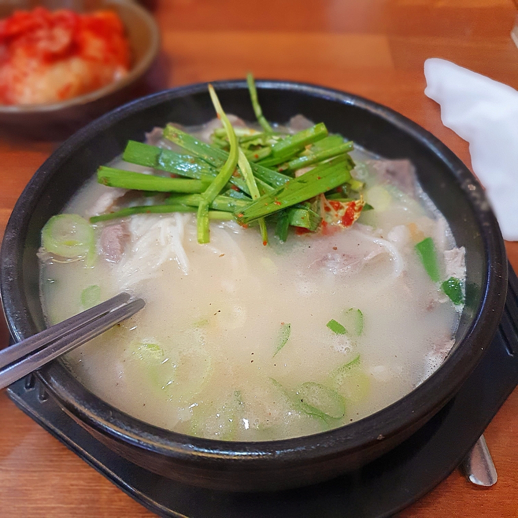 영진 돼지국밥 - 명지동 국밥 | 뽈레 Polle