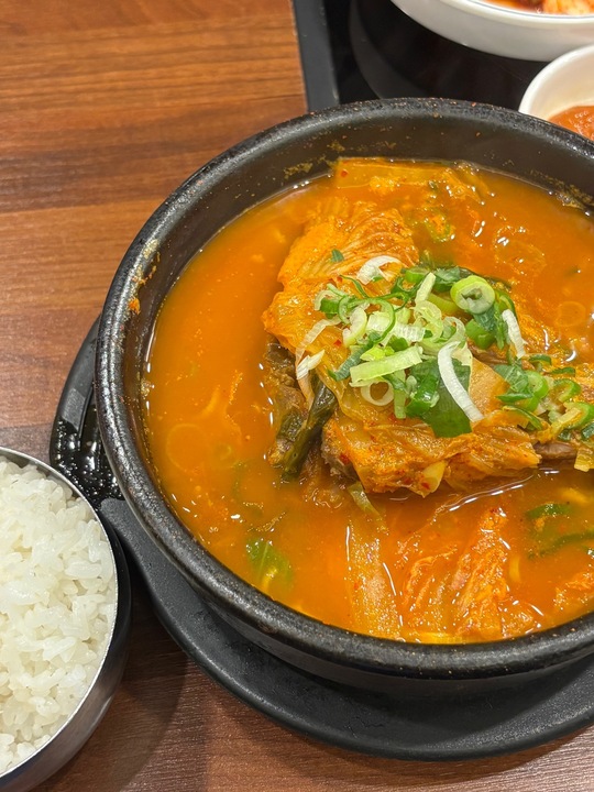 돌쇠 감자탕 순대국 본점 - 목동 감자탕 | 뽈레 Polle