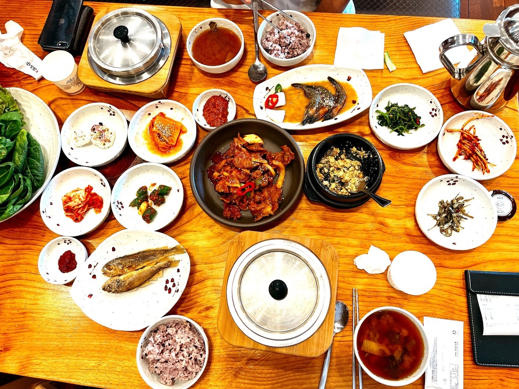 홍매화 쌈밥 오산점 - 세교동 한식 | 뽈레 Polle